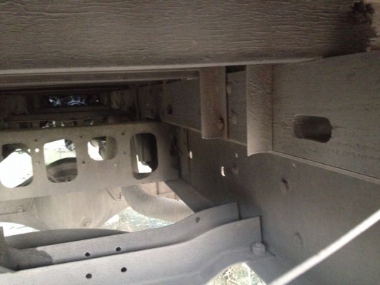 รถฮีโน่ 6 ล้อ รั่ว FC9J  150 แรงม้า  สนใจติดต่อ 081 - 6079515