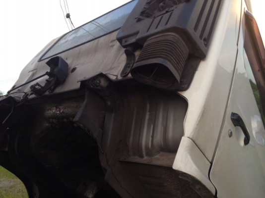 รถฮีโน่ 6 ล้อ รั่ว FC9J  150 แรงม้า  สนใจติดต่อ 081 - 6079515