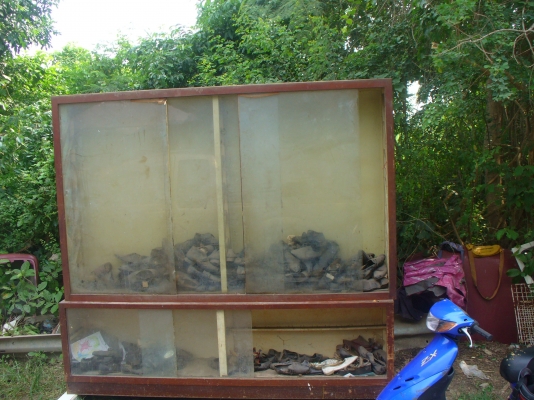 ตู้รองเท้าไม้สักอายุไม่ต่ำกว่า30ปี 2500บาท เก่าเก็บมาก