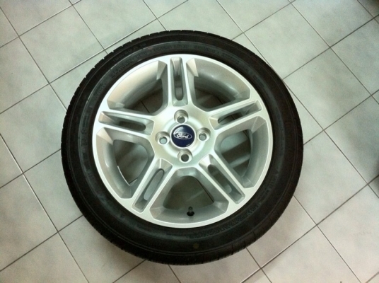 13953459 ขายล้อแม็ก Ford Fiesta 16" พร้อมยางป้ายแดง ปี13 ใหม่มาก