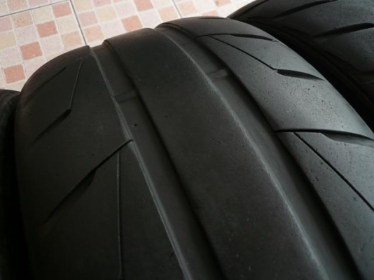 ขายยาง NITTO NT05----235-40-17----ปี10 (2 แถม 1)