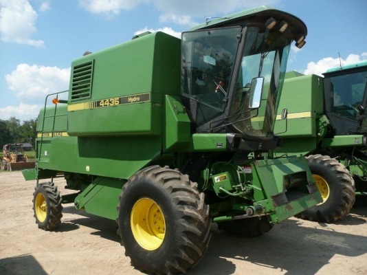 ขายรถเกี่ยวข้าวโพดjd4435