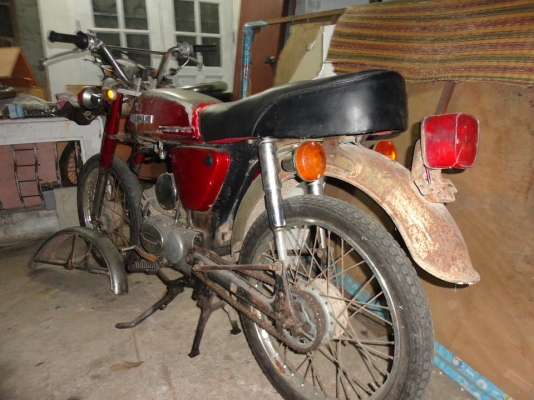 ขาย  a100 มีเล่มทะเบียน