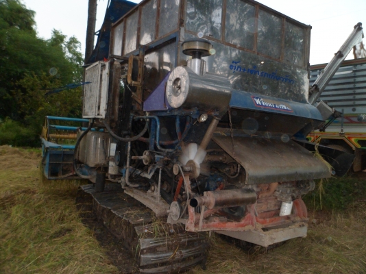 รถเกี่ยวข้าวพรกินรี