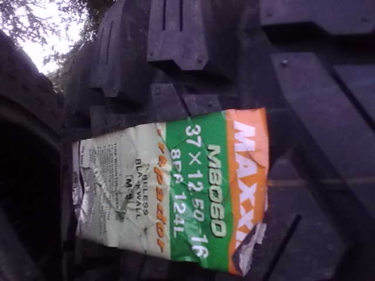 ขายยาง 37  / 12.5/15  ของใหม่