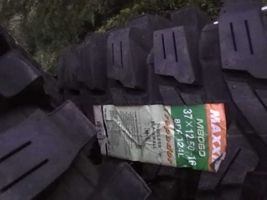 ขายยาง 37  / 12.5/15  ของใหม่