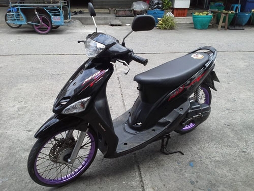 mio ลายจีน ปี 49 สีดำ ล้อน้ำเงิน รถเดิมๆ ชุดสีสวย เครื่องแน่นๆ ไม่มีหลวม ไม่ควันขาว เอกสารชุดโอนครบ