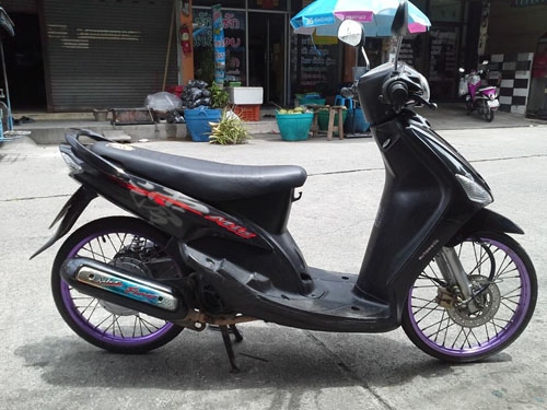 mio ลายจีน ปี 49 สีดำ ล้อน้ำเงิน รถเดิมๆ ชุดสีสวย เครื่องแน่นๆ ไม่มีหลวม ไม่ควันขาว เอกสารชุดโอนครบ