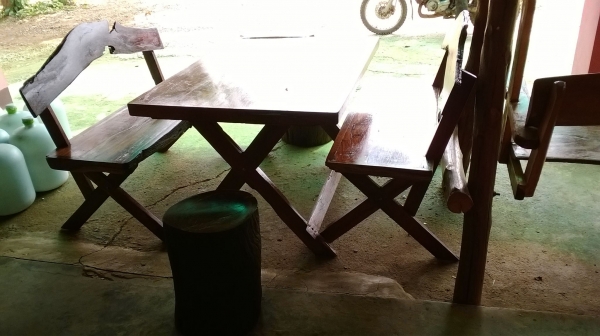 ขายโต๊ะไม้ประดู่ ชุดละ 6000 บาทติดต่อ เกี๊ยว 087-1691151