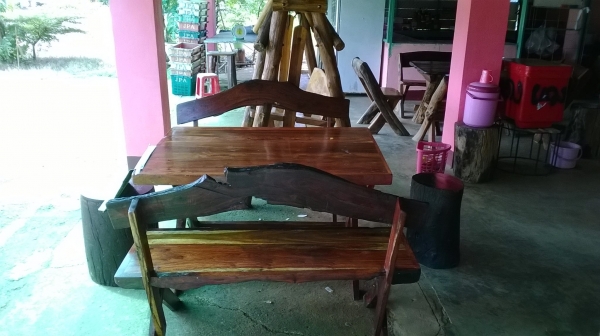 ขายโต๊ะไม้ประดู่ ชุดละ 6000 บาทติดต่อ เกี๊ยว 087-1691151