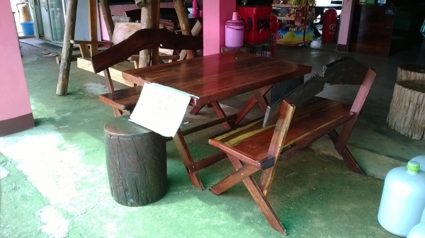 ขายโต๊ะไม้ประดู่ ชุดละ 6000 บาทติดต่อ เกี๊ยว 087-1691151