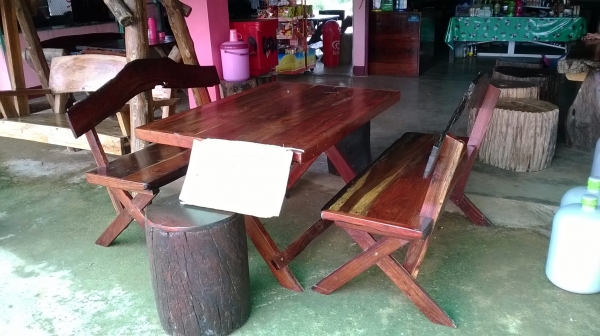 ขายโต๊ะไม้ประดู่ ชุดละ 6000 บาทติดต่อ เกี๊ยว 087-1691151