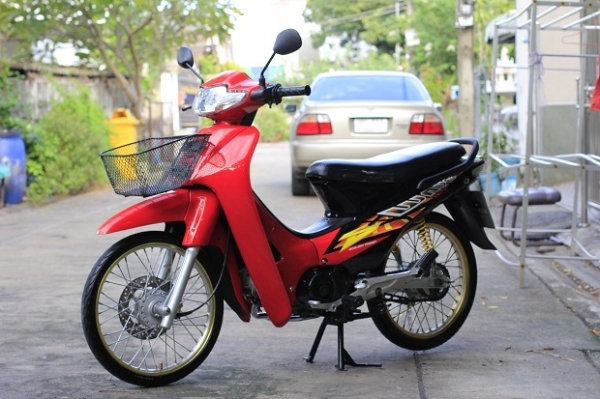 มอไซค์  Wave 100 แดง ล้อทองหล่อๆ