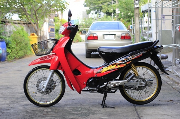 มอไซค์  Wave 100 แดง ล้อทองหล่อๆ