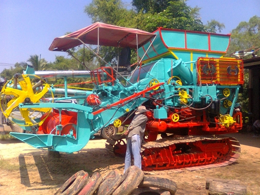 ขายรถเกี่ยวข้าวอุ้มซ่อมแล้วพร้อมใช้