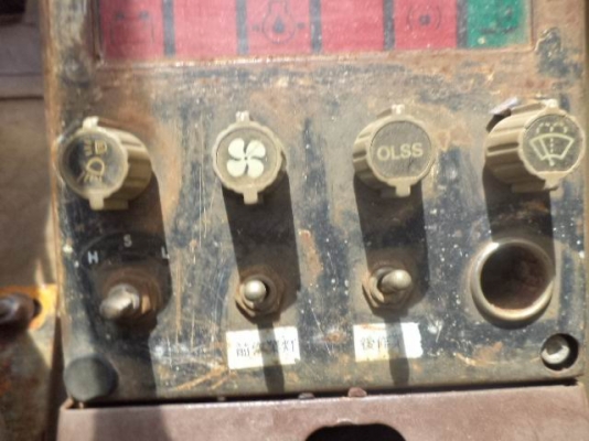 ขายด่วนรถขุดล้อยาง  Komatsu PW 200-3 สภาพพร้อมใช้งาน