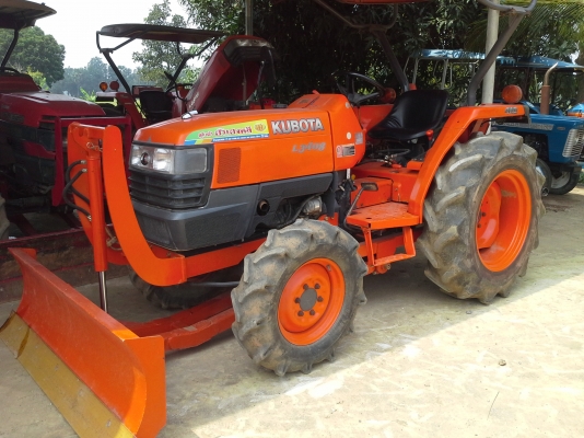 รถแทรกเตอร์L3408