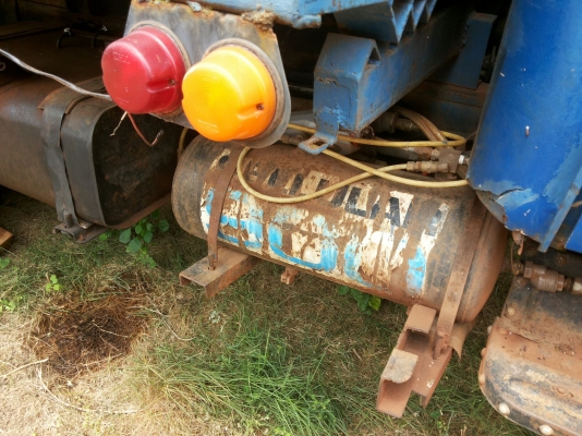 ขาย10ล้อหัวยาว2เพลาดั๊มหัวเหล็กมีประตู ISUZU TX 165 6BD1 เครื่องดี ติดง่าย อึด ทน ช่วงล่าง2เพลา200หมวกเจ็ก คัสซีดี มีบวมซับในช่วงปลายบ้าง เสริมเหล็กบนล่างแล้ว คานหน้าเดิม กระบะดั๊มเหล็ก พื้นดีข้างดีไม่ผุ พ.พาวเวอร์ เบรคทริฟฟี่ หัวบางดี ภายในดีคอนโซลครบ ยา