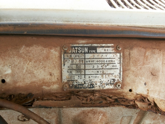 ขาย คลาสสิคคาร์ DATSUN SUNNY B210/120Y เครื่องเดิมเกียร์เดิม สีหนา มีแตกมีลอก ภายในดี คอนโซลครบ แอร์มีระบบ ต้องเช็ค ยางดี4เส้น ปั้น หน่อย เท่เลย เอกสารครบทะเบียนเต็ม ราคาต่อรองได้เด้อ พี่น้องครับ