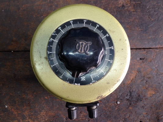 ขายหม้อแปรงไฟฟ้าปรับโวล์ Slide regurator 0-260V MAX 5 A สภาพสวย เป็นของใหม่เก่าเก็บ พร้อมใช้งาน