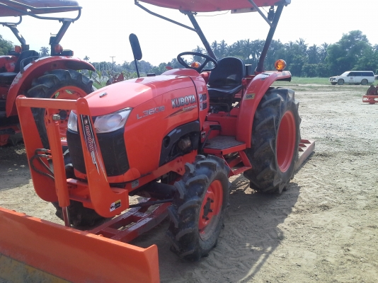 รถแทรกเตอร์L3608