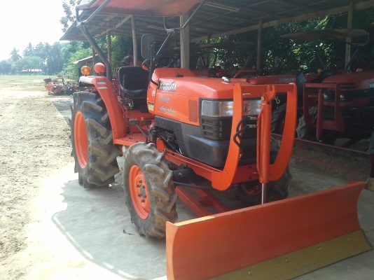 รถแทรกเตอร์L3408