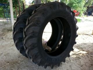 ขายด่วนรถไถ Ford 2เพลา พร้อมลูกพ่วงลากอ้อย เเละยางใหม่ ผานหน้าหลัง