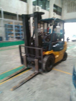 ขายรถฟอร์คลีฟท์ TOYOTA 7FG25 เสา3เมตร เสาเข้าตู้ งาสไล้ด์ได้ สภาพดีมากๆ  ติดต่อมานะ 085-9049669