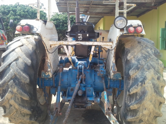 รถแทรกเตอร์