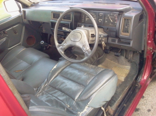 ขายนิสสัน big m หน้าหัก ปี93 ฝาแดง ขายถูก พร้อมใช้งานคับ