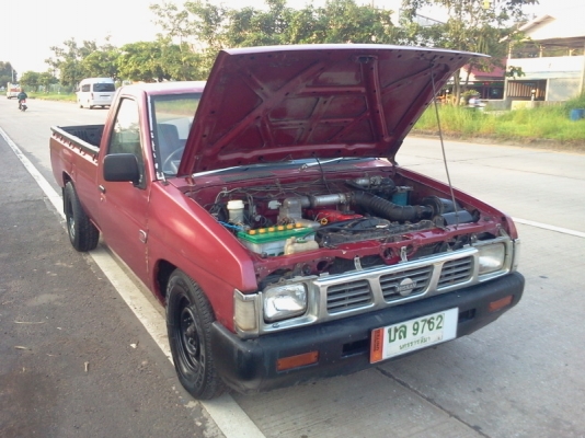 ขายนิสสัน big m หน้าหัก ปี93 ฝาแดง ขายถูก พร้อมใช้งานคับ