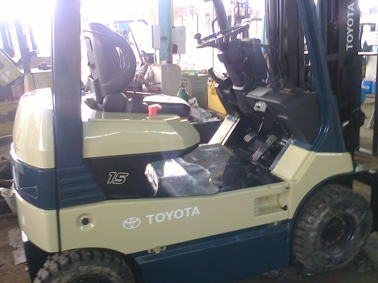 ขายรถโฟล์คลิฟท์  ไฟฟ้า ราคา350,000บาท ขนาด1.5ตันเสาสูง3เมตร(รถนอกแท็ๆยังไม่เคยใช้งานในไทย)