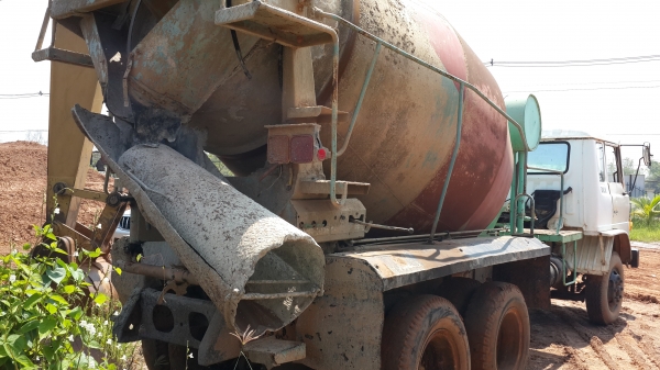 ขายด่วนสิล้อสองเพลาโม่ปูนFM176โม่ตรง5คิวรีบโทร 0801515451