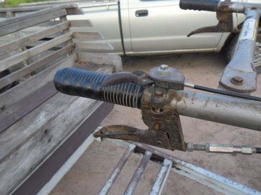 สยามคูโบต้าNC131ตัวนูน ลายสายรุ้ง+คูโบต้าET95ตัวนูนกระป๋องฟ้า สยามคูโบต้าNC131ตัวนูน ลายสายรุ้ง+คูโบต้าET95ตัวนูนกระป๋องฟ้า