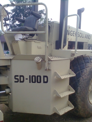 ขายรถบดถนนสั่นสะเทือน INGERSOLLAND รุ่น SD100D 2 เพลาพร้อมทะเบียน