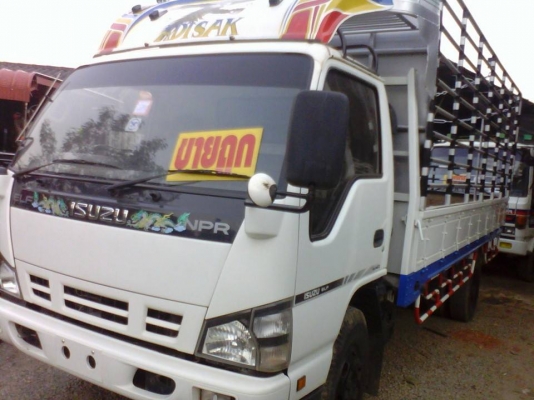 รถหกล้อ อีซูซุ NPR
