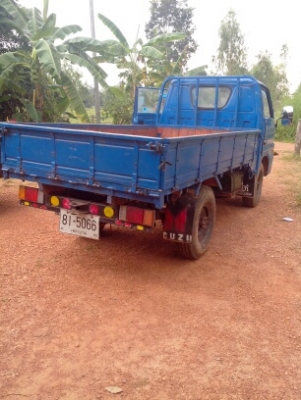 ISUZU   เครื่อง 88แรง  4 ล้อ