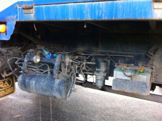 รถอีซูซุ 10 ล้อดั้ม FXZ  270 แรงม้า  ปี 44   สนใจติดต่อ 081 - 6079515