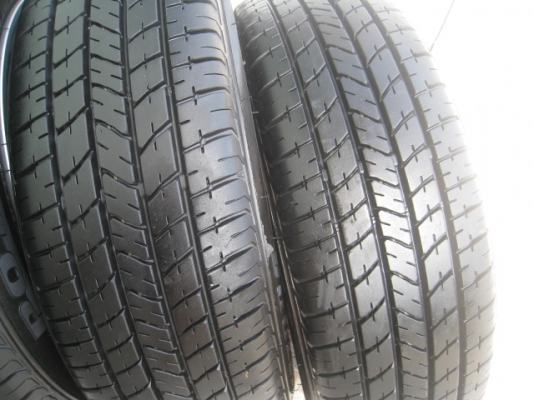 ขายล้อแม็ก Toyota yaris 15"x5.5" et45 4รู100 + ยางปี 1913 ครับ  สนใจติดต่อ เล็กคลองสามครับ (081-3747940)