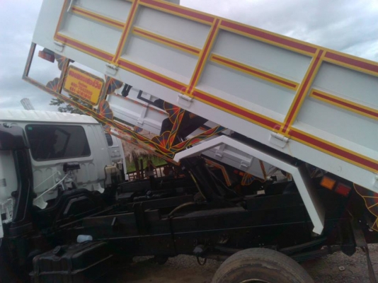 รถหกล้อ อีซูซุ NPR