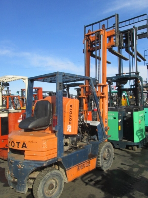 จำหน่ายและนำเข้ารถยกโฟร์คลิฟท์จากญี่ปุ่นมือสองแท้100\%(นครราชสีมา)