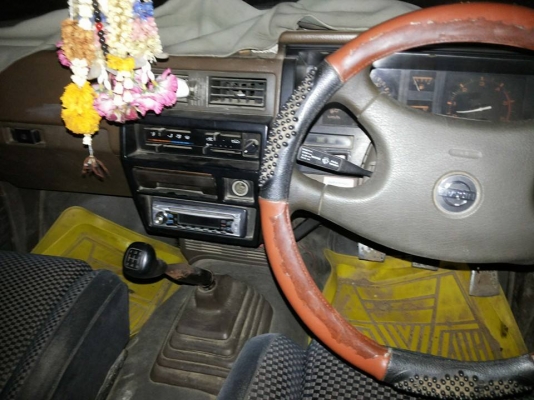 ขายตามสภาพ ใช้งานดีปกติ NISSAN BIG-M TD25 ปี31/89 แค็ปเล็ก ฝาขาว เครื่องแน่นแรงดีไม่หลวม ช่วงล่างแน่นไม่มีส่าย คัสซีสวยไม่ผุไม่ดาม กระบะพื้นดีไม่มีผุ ยางหน้าดี หลังพอใช้ หัวดีภายในเก๋งไม่ผุ คอนโซลครบ แอร์ พ.ธรรมดา สีพอใช้ มีแตกมีกร่อน แต่ตัวรถไมีผุ ระบบไฟ