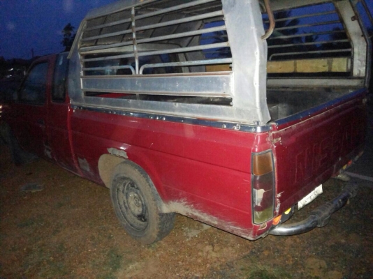 NISSAN BIG M CAB 2.5 MT TD25 ปี 31 เครื่องฝาขาว หัวเก๋งมีแค็ปครบพร้อมใช้งาน เครื่องแน่นแรงดีไม่มีเยิ้ม ภายในเก๋งคอนโซลสวยครบ พวงมาลัยธรรมดา กระบะไม่มีผุ ช่วงล่างคัชซีสวยมากไม่มีผุไม่มีดาม ยางสภาพดี 4 เส้นประมาณ 60\% พร้อมใช้งาน เอกสารทะเบียนครบพร้อมโอน ราค