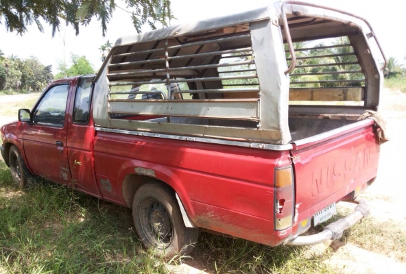 NISSAN BIG M CAB 2.5 MT TD25 ปี 31 เครื่องฝาขาว หัวเก๋งมีแค็ปครบพร้อมใช้งาน เครื่องแน่นแรงดีไม่มีเยิ้ม ภายในเก๋งคอนโซลสวยครบ พวงมาลัยธรรมดา กระบะไม่มีผุ ช่วงล่างคัชซีสวยมากไม่มีผุไม่มีดาม ยางสภาพดี 4 เส้นประมาณ 60\% พร้อมใช้งาน เอกสารทะเบียนครบพร้อมโอน ราค