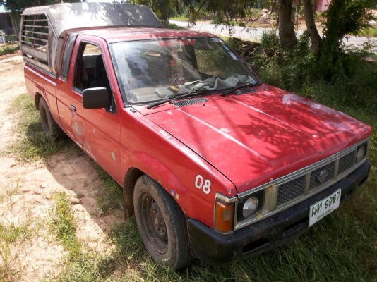 NISSAN BIG M CAB 2.5 MT TD25 ปี 31 เครื่องฝาขาว หัวเก๋งมีแค็ปครบพร้อมใช้งาน เครื่องแน่นแรงดีไม่มีเยิ้ม ภายในเก๋งคอนโซลสวยครบ พวงมาลัยธรรมดา กระบะไม่มีผุ ช่วงล่างคัชซีสวยมากไม่มีผุไม่มีดาม ยางสภาพดี 4 เส้นประมาณ 60\% พร้อมใช้งาน เอกสารทะเบียนครบพร้อมโอน ราค