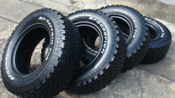 ขายยาง BF Goodrich Allterrain 265 70 r16 ปี10 สวยๆ