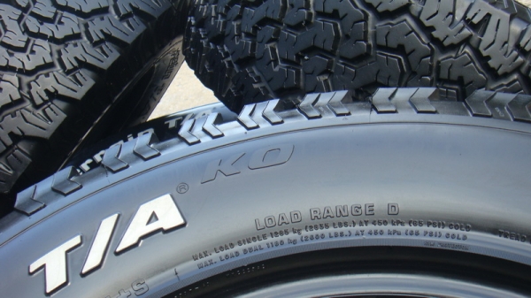 ขายยาง BF Goodrich Allterrain 265 70 r16 ปี10 สวยๆ