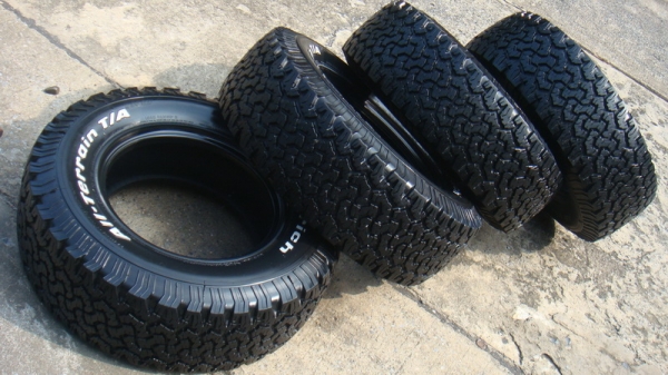 ขายยาง BF Goodrich Allterrain 265 70 r16 ปี10 สวยๆ