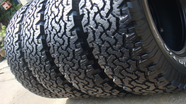 ขายยาง BF Goodrich Allterrain 265 70 r16 ปี10 สวยๆ