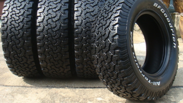 ขายยาง BF Goodrich Allterrain 265 70 r16 ปี10 สวยๆ